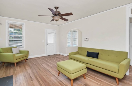 Columbia House | Comfy West Columbia Get-Away