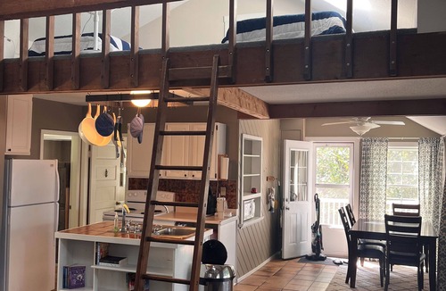 Spirit Lake Cabin | Comfy West Lake Getaway Loft