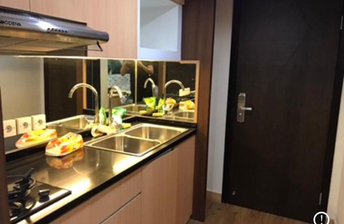 Jatinegara Apartment | Comfy Wooden Decorated Studio - The Hive, Cawang