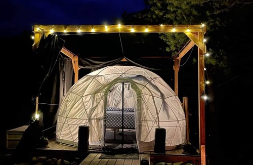 Jefferson RV Rental | ComfyDome Pond-Side Glamping , Dome