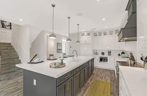 Ilexhurst House | Coming in Hot! Rooftop Views, Pool and Spa!