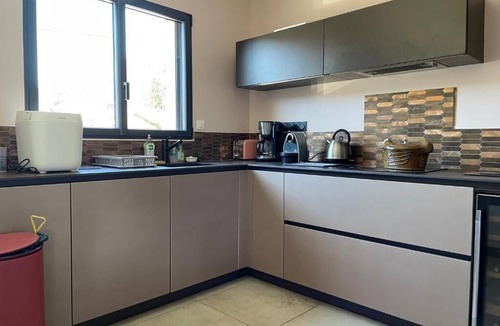 Saint-Fortunat-sur-Eyrieux Villa | Comme à la Maison Près de la Dolce via