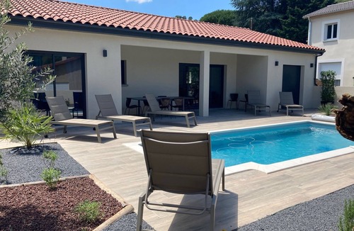 Saint-Fortunat-sur-Eyrieux Villa | Comme à la Maison Près de la Dolce via