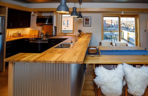 Stillwater Apartment | Commander-North Bin. DT Stillwater. River Views!