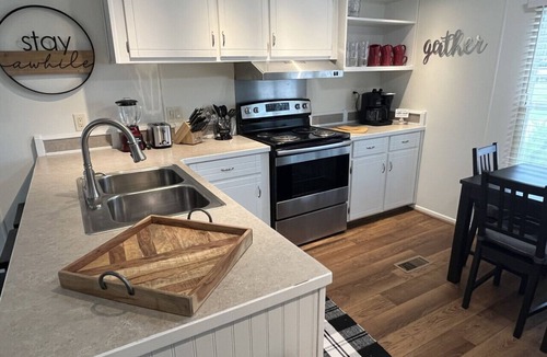 Hemphill House | Commander`s Cove Lakeview House on Toledo Bend