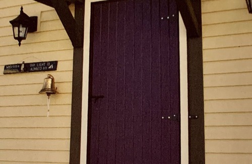 Trinity Cottage | COMMANDER'S KEEP VACATION HOME - 4 1/2 ⭐️