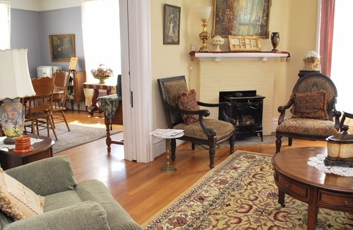 Hammond House | Commanders Quarters Historic Home in Hammond – Sleeps 18