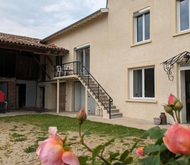 Clonas-sur-Vareze Apartment | comme à la maison