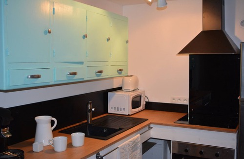 Quins House | Comme une Sieste à L'ombre des Grands Arbres