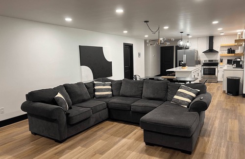 Wetumpka House | Commercial Arcades - Hottub - Pool Table - Kayaks - Canoe - Firepit