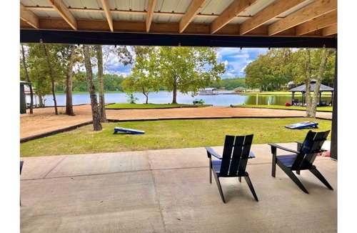 Wetumpka House | Commercial Arcades - Hottub - Pool Table - Kayaks - Canoe - Firepit