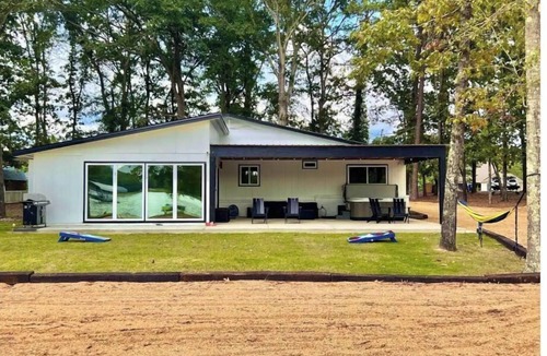 Wetumpka House | Commercial Arcades - Hottub - Pool Table - Kayaks - Canoe - Firepit