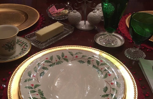 Bainbridge Bed & Breakfast | Commodore Bed & Breakfast / Red Room