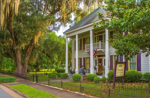 Bainbridge Bed & Breakfast | Commodore Bed & Breakfast/Commodore Suite