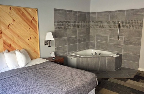 Port Clinton Hotel | Commodore Perry Inn and Suites