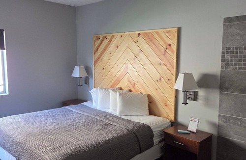 Port Clinton Hotel | Commodore Perry Inn and Suites