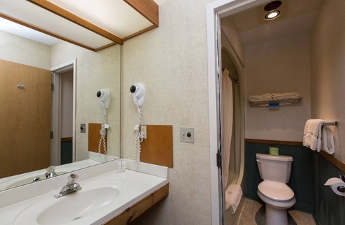 Stowe Area Hotel | Commodores Inn