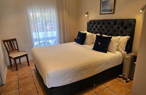 Russell Hotel | Commodores Lodge