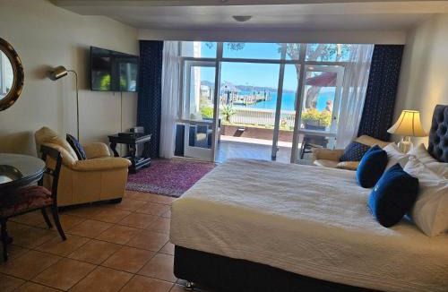 Russell Hotel | Commodores Lodge