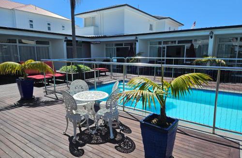 Russell Hotel | Commodores Lodge