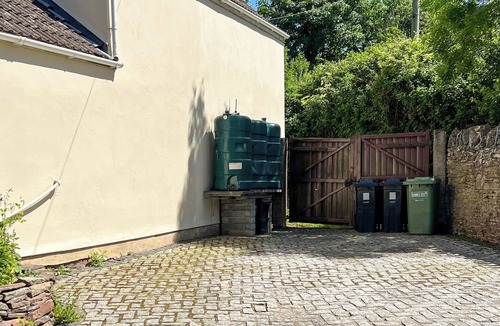 Frampton Cotterell Cottage | Commonwealth Cottage