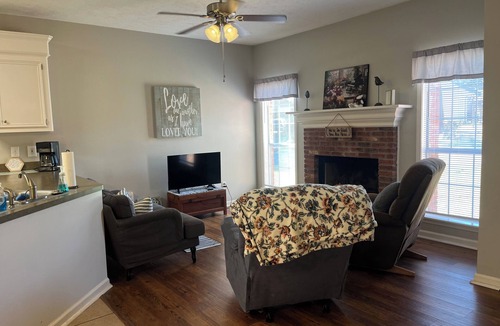 Flowood House | Commonwealth on the Rezn3-bedroom house in Brandon, MS.nPeaceful and Quiet.