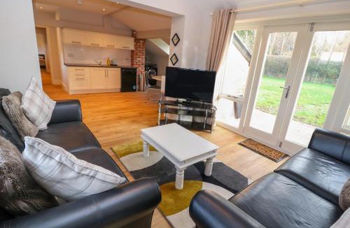 Wrexham House | Commonwood Cottage