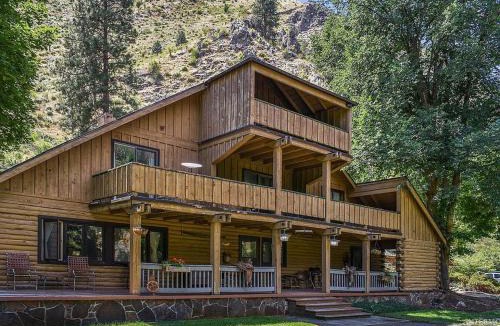 Riggins Hot Springs Hotel | Community at Riggins Hot Springs