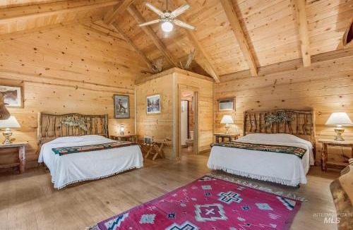 Riggins Hot Springs Hotel | Community at Riggins Hot Springs