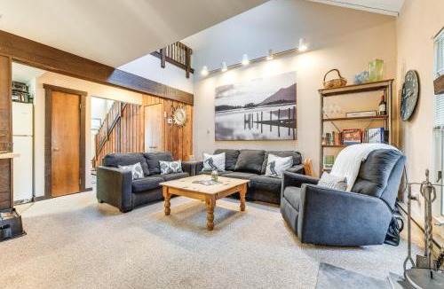 Lake Harmony House | Community Beach Access Lake Harmony Townhome