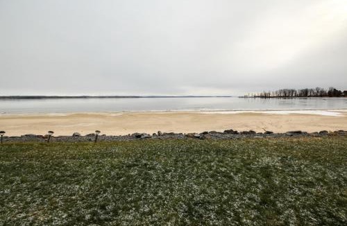 Plattsburgh House | Community Perks and Beach Access Plattsburgh Gem