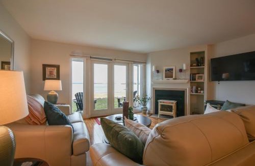 Plattsburgh House | Community Perks and Beach Access Plattsburgh Gem