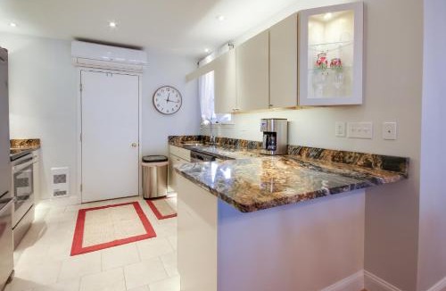 Plattsburgh House | Community Perks and Beach Access Plattsburgh Gem