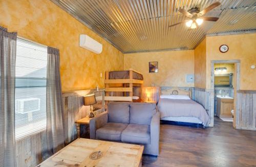 Cayuga Apartment | Community Pier: Cozy Kerens Cabin!