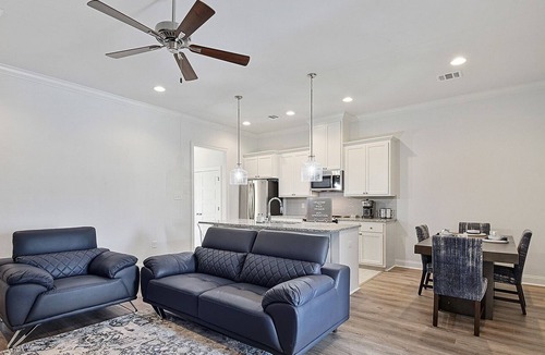 Highlands - Perkins House | 💜💛 Community Pool- Everything You Need Near LSU By Poree Homes
