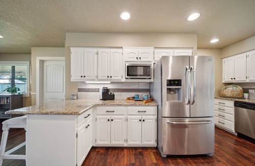 Vinita House | Community Pool, Fishing Ponds, Hot Tub, 2 King 2 Queen+Beds SINGLE STORY