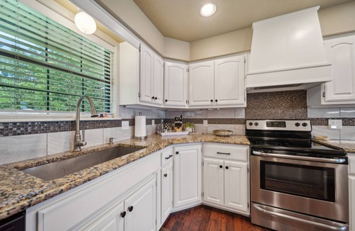 Vinita House | Community Pool, Fishing Ponds, Hot Tub, 2 King 2 Queen+Beds SINGLE STORY