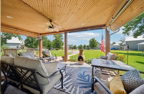 Vinita House | Community Pool, Fishing Ponds, Hot Tub, 2 King 2 Queen+Beds SINGLE STORY