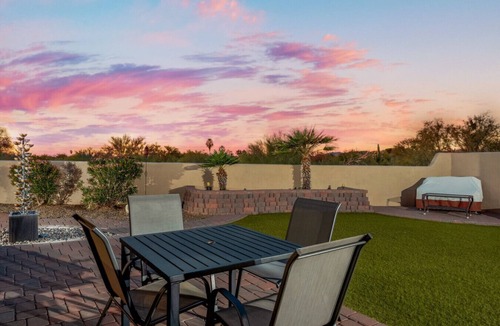 Santa Fe Park House | Community Pool & Spa | Office | 4 BR 3 BA | Yard
