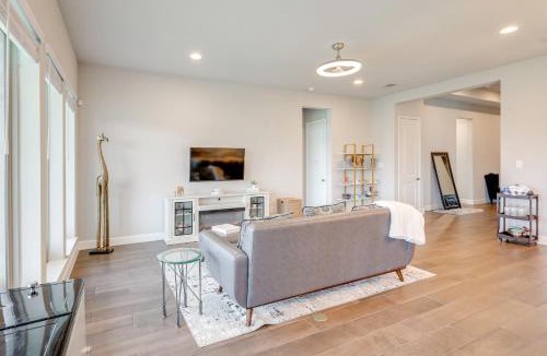 Manor House | Commute to Austin! High-End Suburban Home w/Yard