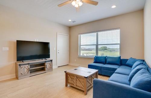 Crowley Apartment | Commute to Fort Worth: Newly Built Apt w/Pool
