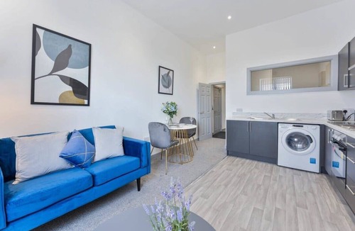 Brierley Hill Apartment | Compact 1 Bedroom Budget Apartment in Dudley