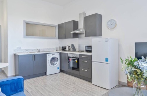 Brierley Hill Apartment | Compact 1 Bedroom Budget Apartment in Dudley