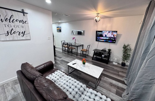 West Dallas House | Compact 3 bed/1bath house 4 miles away from Downtown