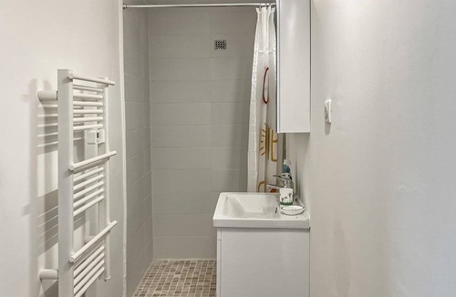 Ginasservis Apartment | Compact and nice studio apartment with community pool and great landscape view.