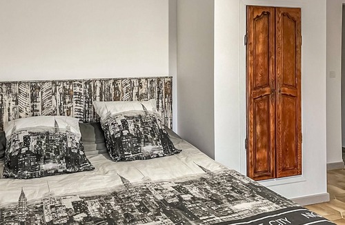 Ginasservis Apartment | Compact and nice studio apartment with community pool and great landscape view.