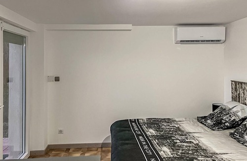 Ginasservis Apartment | Compact and nice studio apartment with community pool and great landscape view.