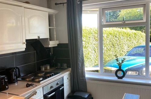 Coventry Apartment | Compact contemporary modern studio