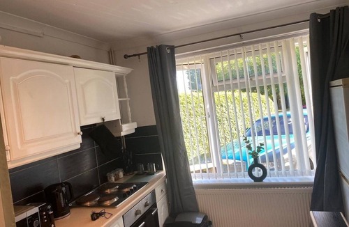 Coventry Apartment | Compact contemporary modern studio