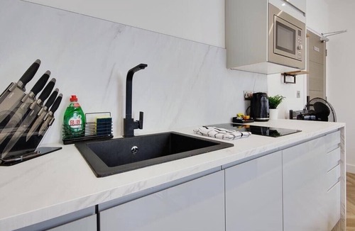 Westbourne Apartment | Compact Unique Suite